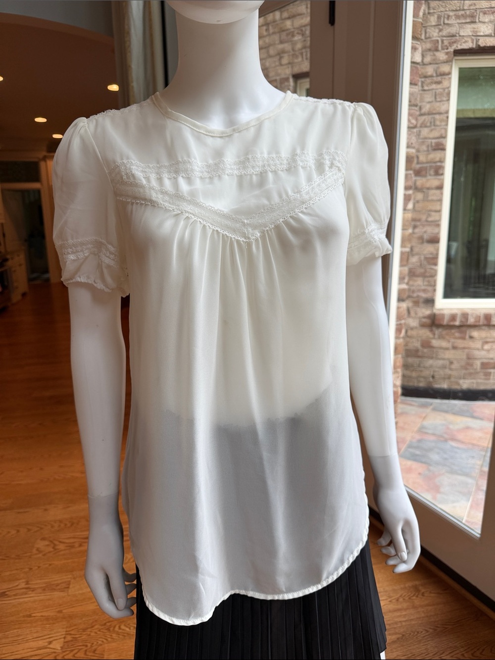 julie's closet Cream Lace Yoke Short Sleeve Blouse